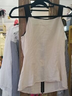 Lightweight White Linen-Blend Sleeveless Tank with Black Trim